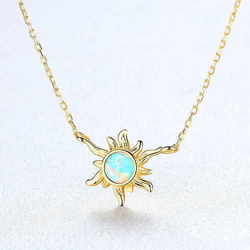 Collar de plata de ley 925 con forma de sol y ópalo de Olivenorma