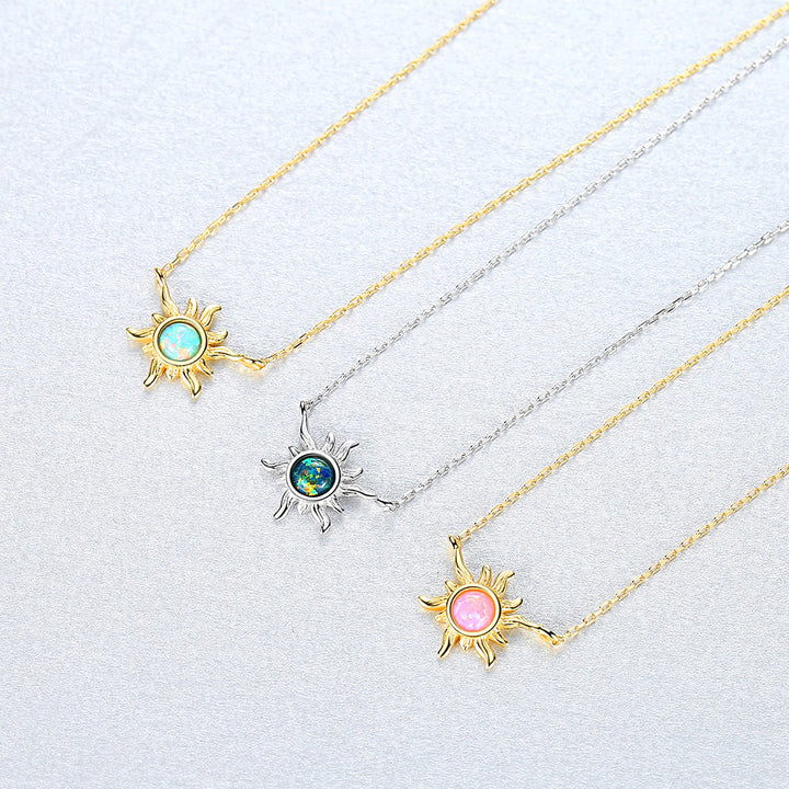 Collar de plata de ley 925 con forma de sol y ópalo de Olivenorma