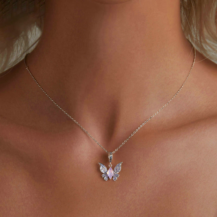 Collar de plata S925 con dije de ópalo en forma de mariposa de Olivenorma