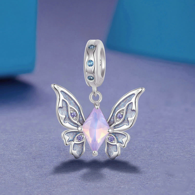 Collar de plata S925 con dije de ópalo en forma de mariposa de Olivenorma