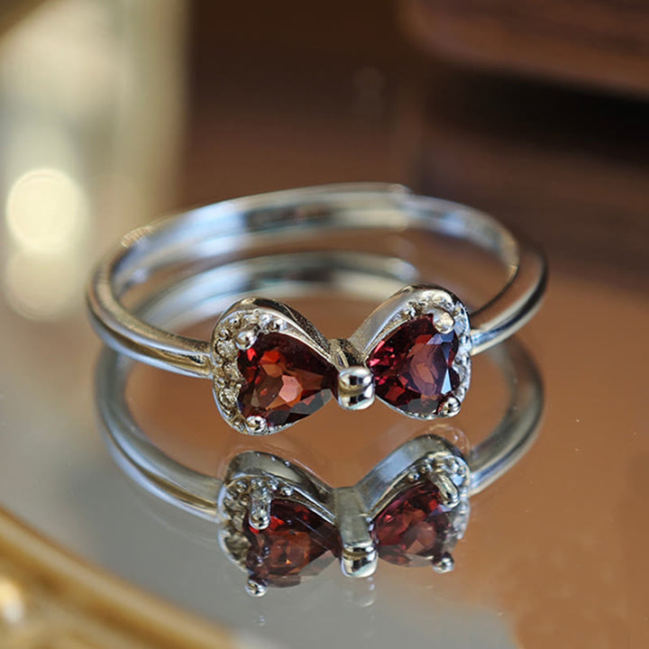 Anillo de plata de ley con lazo de granate natural de Olivenorma