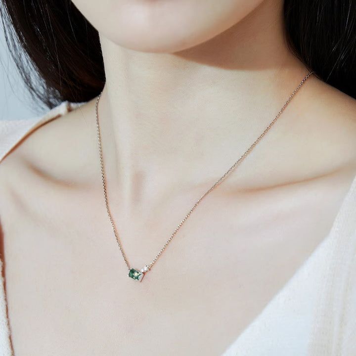 Collar con colgante geométrico rectangular de ágata musgosa natural de Olivenorma