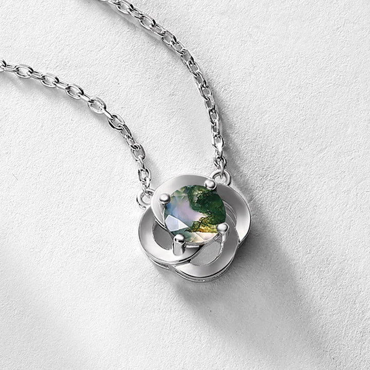Collar con colgante de trébol de cuatro hojas de ágata musgosa de Olivenorma