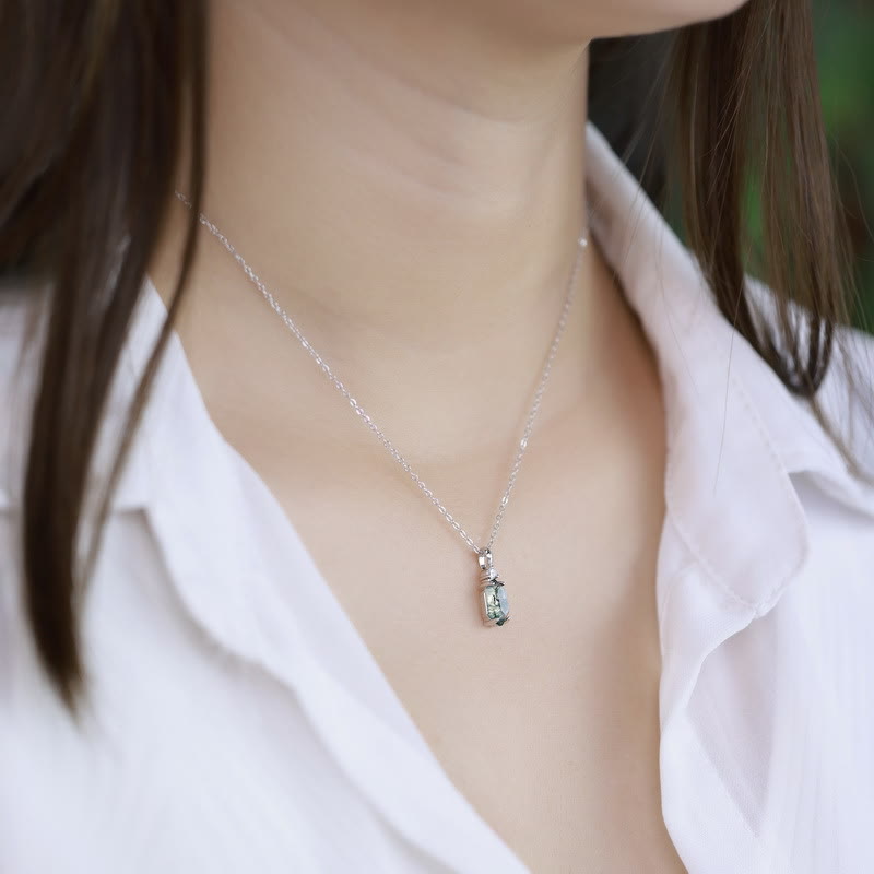 Collar con colgante hexagonal de circonita blanca y ágata musgosa de Olivenorma