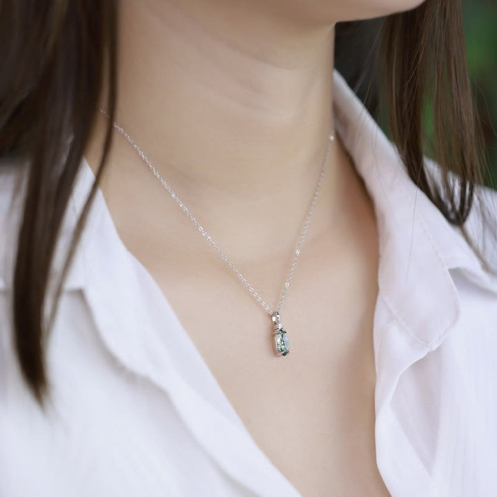 Collar con colgante hexagonal de circonita blanca y ágata musgosa de Olivenorma
