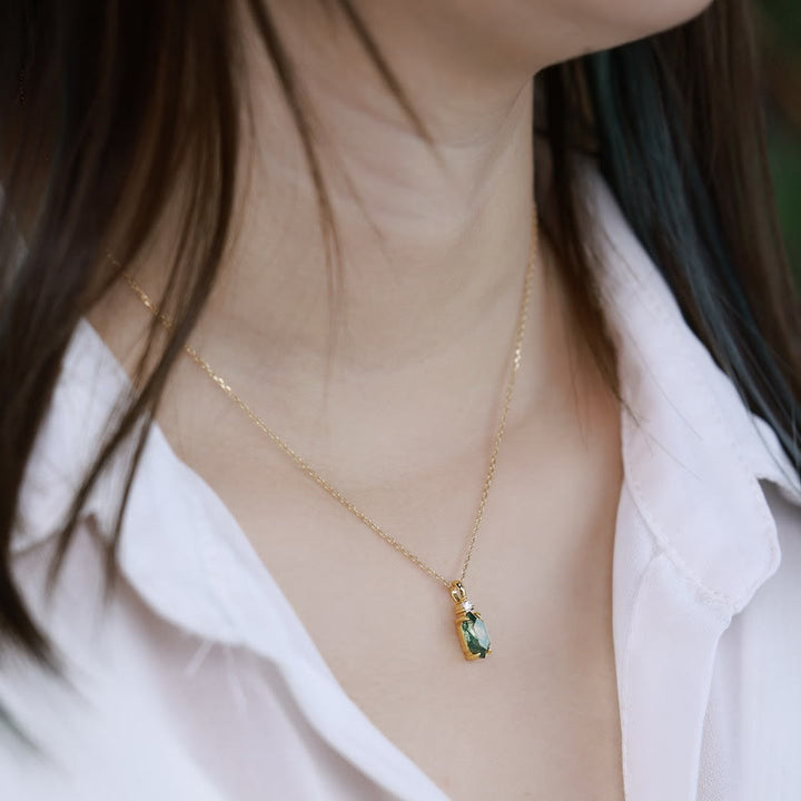 Collar con colgante hexagonal de circonita blanca y ágata musgosa de Olivenorma