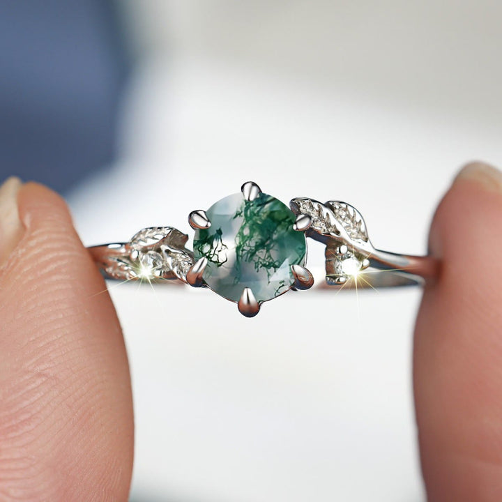Anillo envolvente de hoja de ágata musgosa natural de Olivenorma
