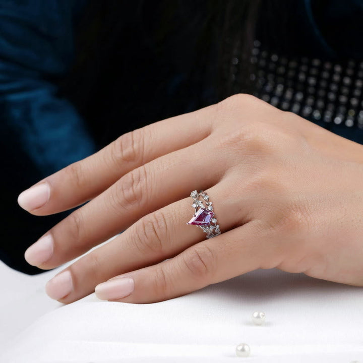 Juego de 2 anillos de alejandrita natural con corte de diamante de Olivenorma