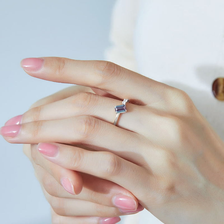 Anillo con tiras geométricas de alejandrita natural de Olivenorma