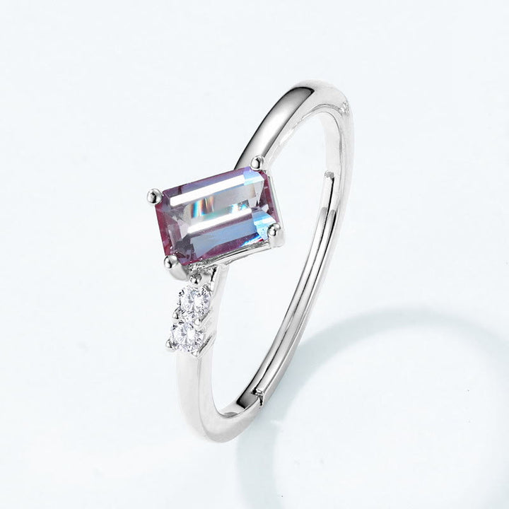 Anillo con tiras geométricas de alejandrita natural de Olivenorma
