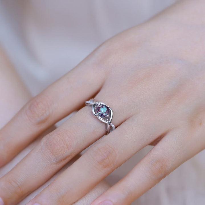 Anillo de alejandrita natural en forma de onda de Olivenorma