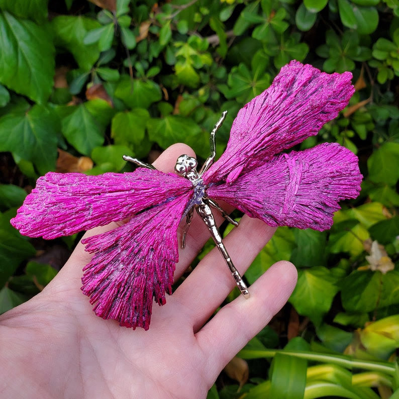 Decoración con piedras preciosas de libélula de turmalina roja rosa galvanizada de Olivenorma