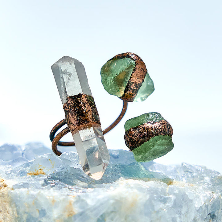 Anillo ajustable de fluorita verde y cuarzo transparente de Olivenorma