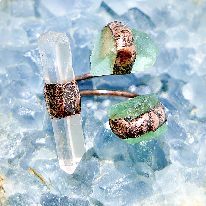 Anillo ajustable de fluorita verde y cuarzo transparente de Olivenorma