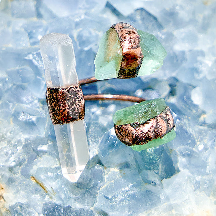 Anillo ajustable de fluorita verde y cuarzo transparente de Olivenorma