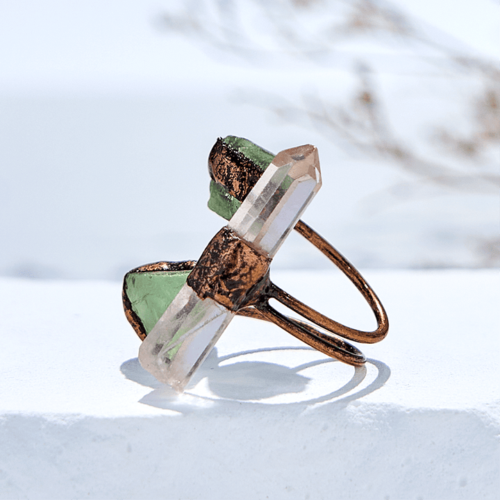 Anillo ajustable de fluorita verde y cuarzo transparente de Olivenorma