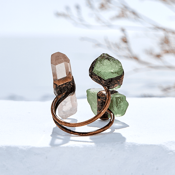 Anillo ajustable de fluorita verde y cuarzo transparente de Olivenorma