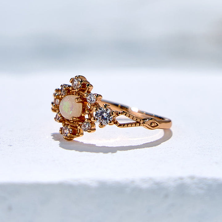 Anillo de ópalo blanco y circonita natural "Copo de nieve" de Olivenorma
