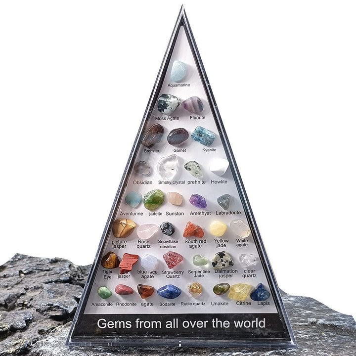 Conjunto de 36 especímenes minerales de Olivenorma en forma de triángulo