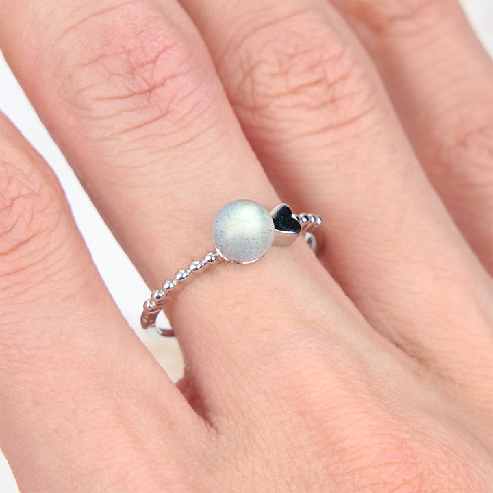 Anillo ajustable con forma de corazón y piedra lunar de corte redondo de Olivenorma