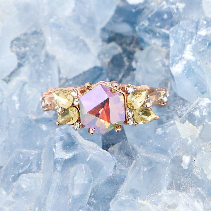 Anillo de peridoto alejandrita con corte hexagonal de Olivenorma