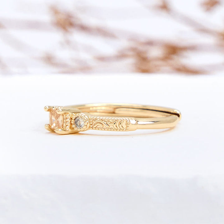 Anillo de citrino blanco con corte cuadrado sencillo de Olivenorma