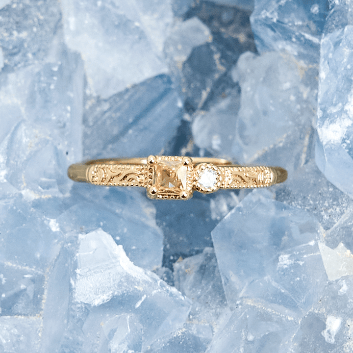 Anillo de citrino blanco con corte cuadrado sencillo de Olivenorma