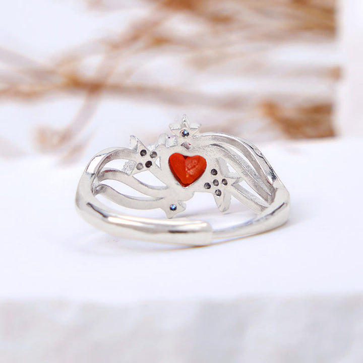 Anillo con forma de corazón y granate y estrella de circonita blanca de Olivenorma