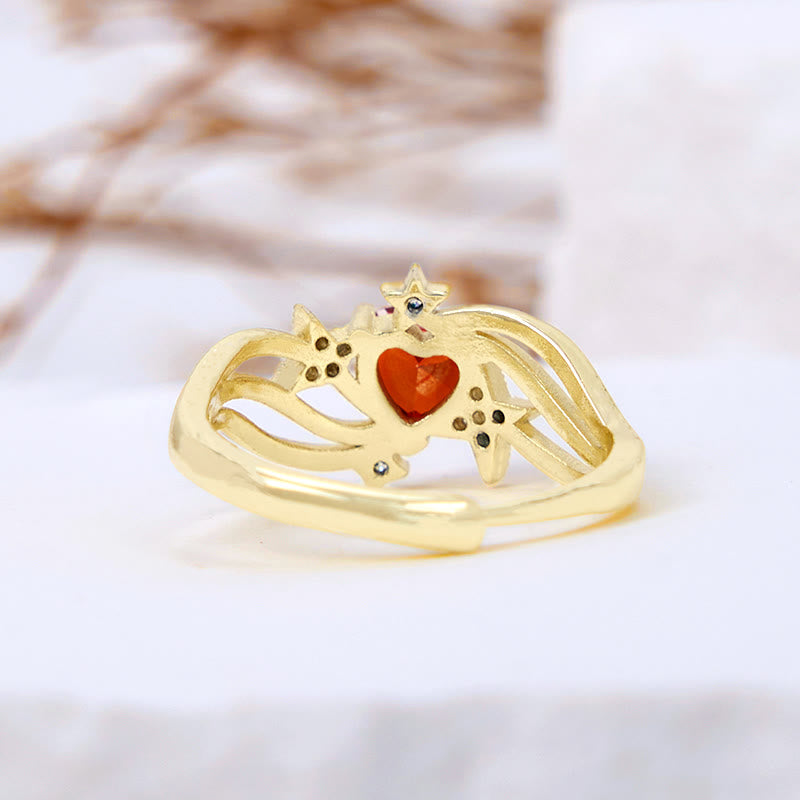Anillo con forma de corazón y granate y estrella de circonita blanca de Olivenorma