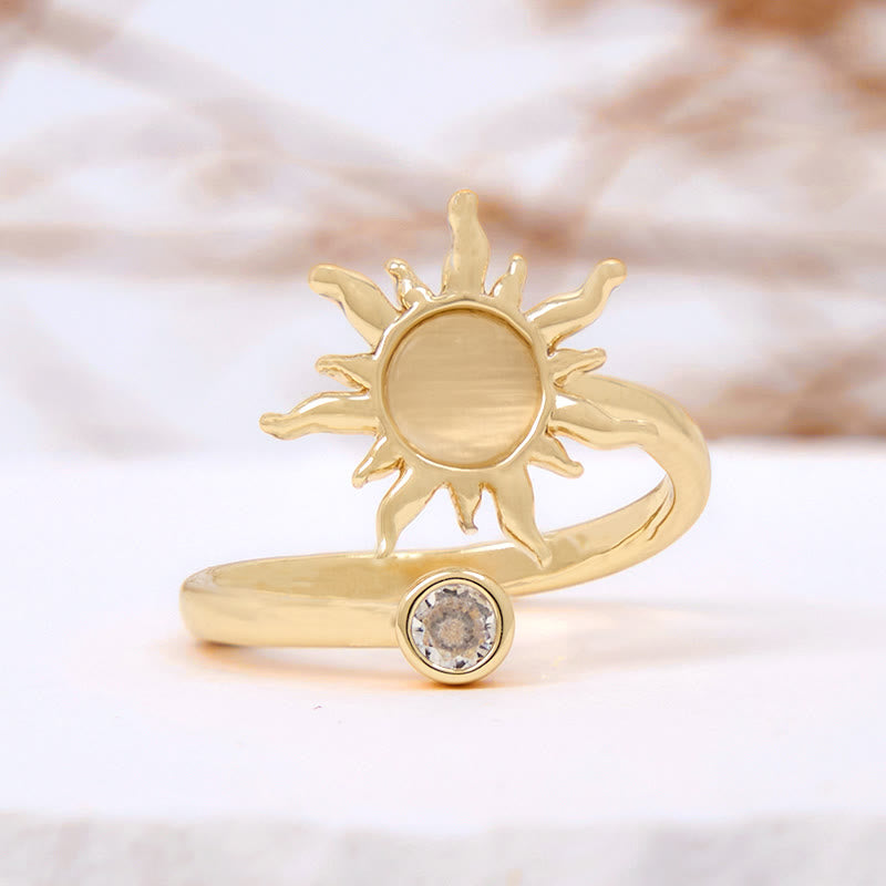 Anillo con efecto de sol y piedra de ojo de gato de ópalo rosa de Olivenorma