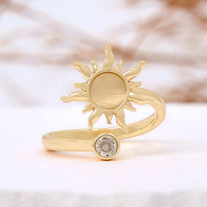 Anillo con efecto de sol y piedra de ojo de gato de ópalo rosa de Olivenorma