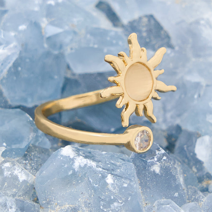 Anillo con efecto de sol y piedra de ojo de gato de ópalo rosa de Olivenorma