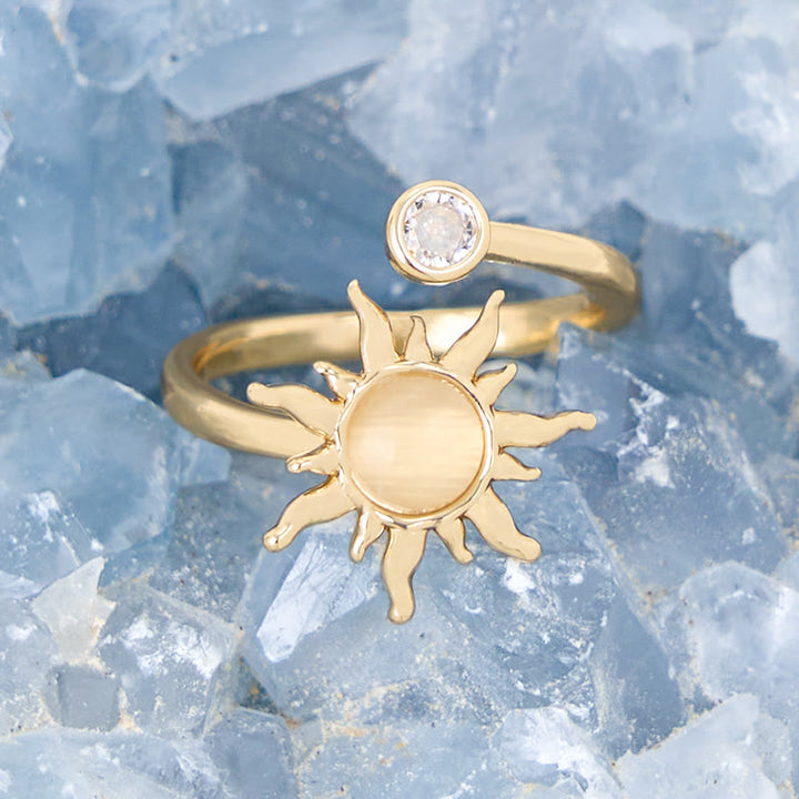Anillo con efecto de sol y piedra de ojo de gato de ópalo rosa de Olivenorma