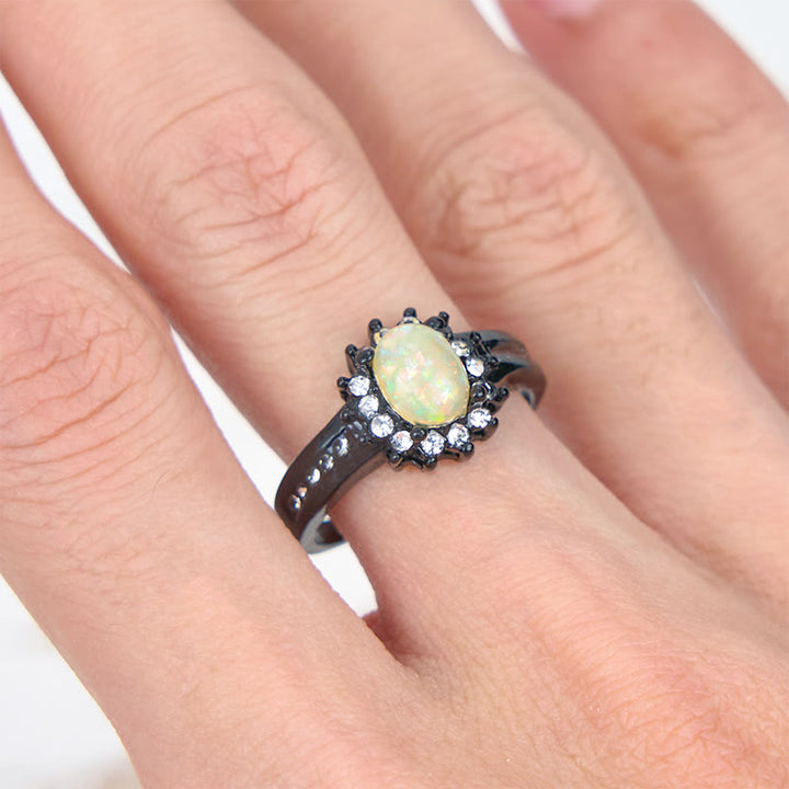 Anillo de girasol con circonita blanca y ópalo ovalado de Olivenorma