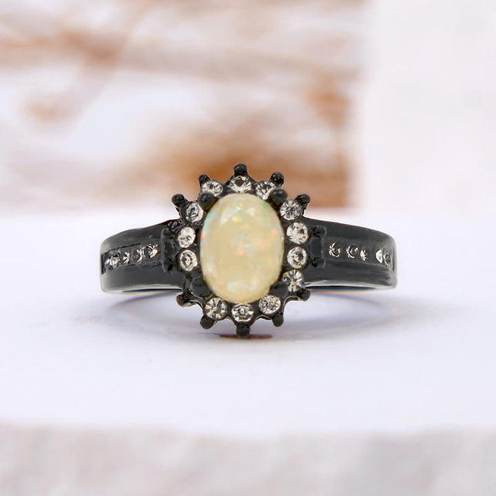 Anillo de girasol con circonita blanca y ópalo ovalado de Olivenorma