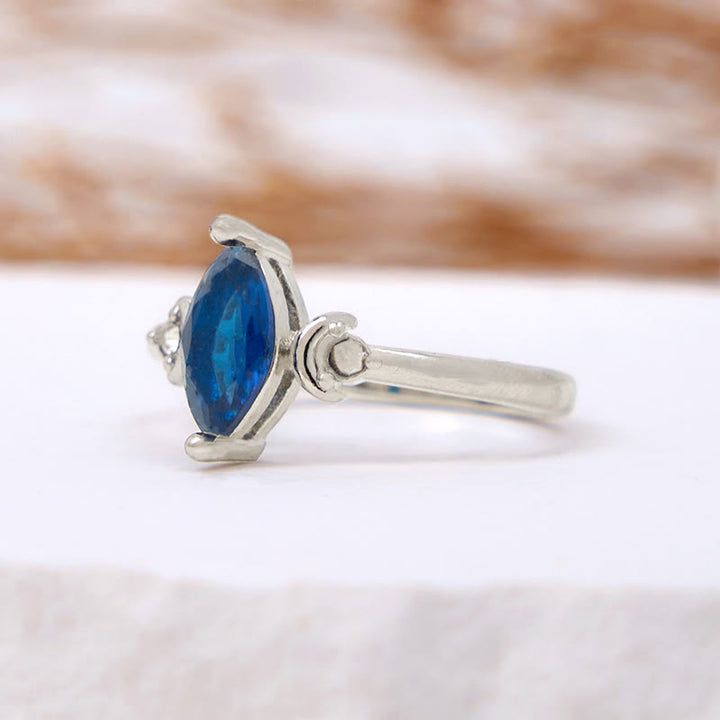 Anillo de topacio azul con circonita blanca y talla marquesa de Olivenorma