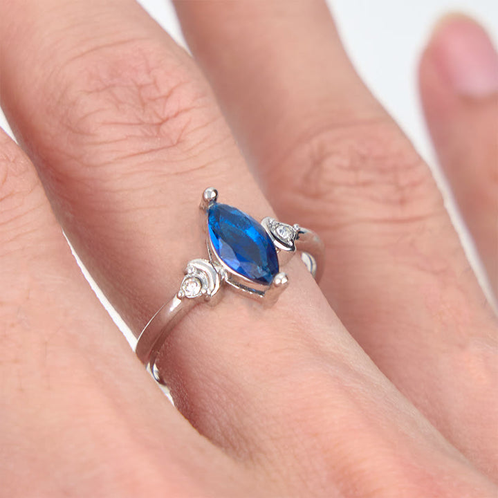 Anillo de topacio azul con circonita blanca y talla marquesa de Olivenorma