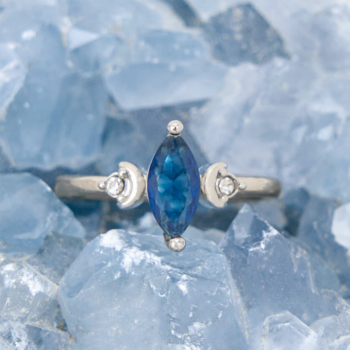 Anillo de topacio azul con circonita blanca y talla marquesa de Olivenorma