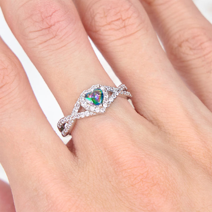 Anillo de alejandrita en forma de cruz infinita con forma de corazón de Olivenorma