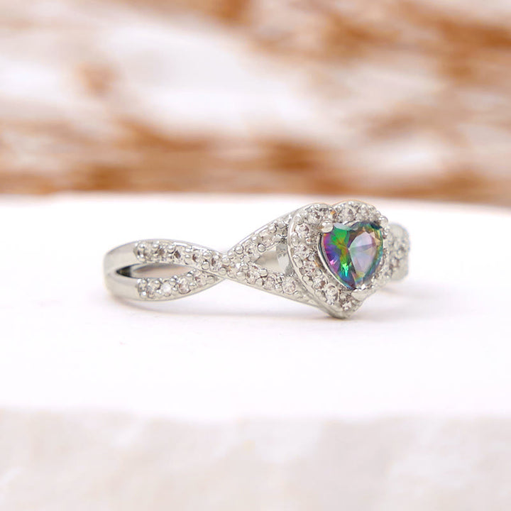 Anillo de alejandrita en forma de cruz infinita con forma de corazón de Olivenorma