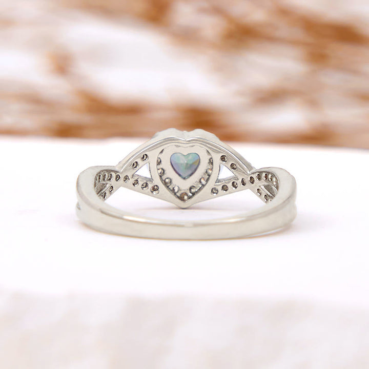 Anillo de alejandrita en forma de cruz infinita con forma de corazón de Olivenorma