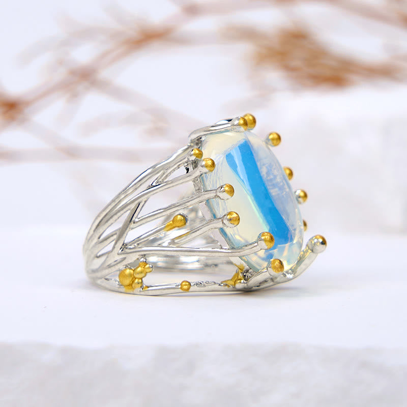 Anillo grande de opalita ovalada con forma de rama de vid de Olivenorma