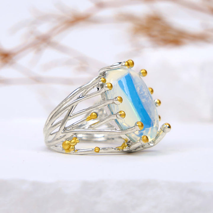 Anillo grande de opalita ovalada con forma de rama de vid de Olivenorma