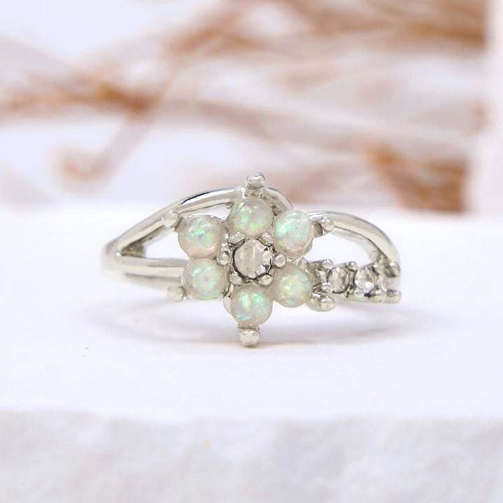 Anillo con forma de flor de ópalo de Olivenorma