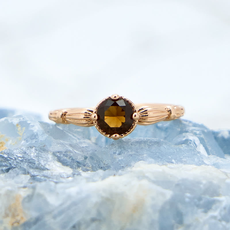 Anillo fino de cuarzo ahumado simple de Olivenorma