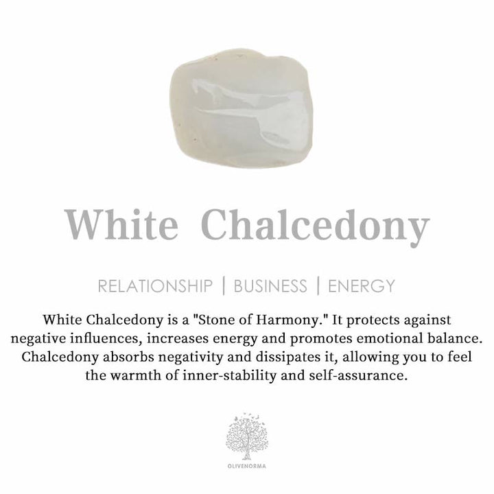 Anillo de calcedonia blanca ovalada con circonita blanca y flor de Olivenorma