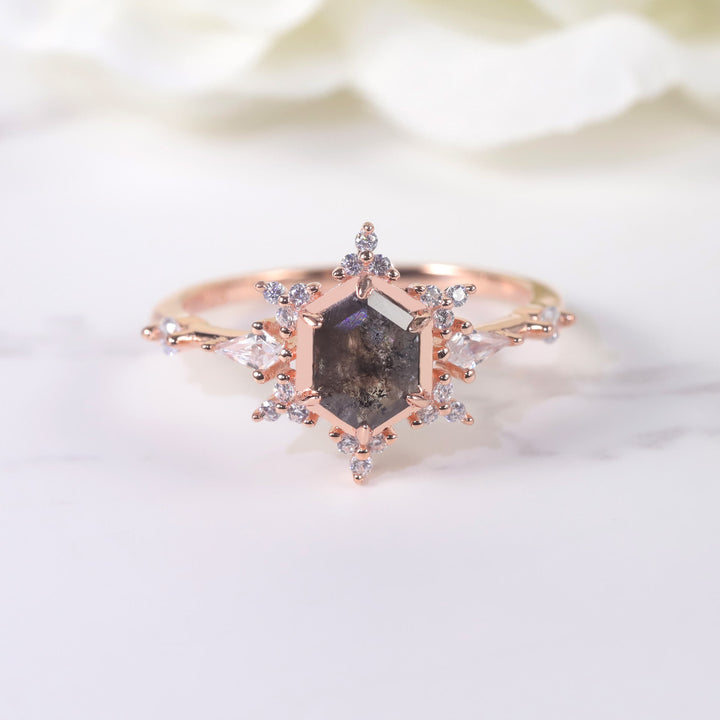Anillo de compromiso con copos de nieve de diamantes Herkimer con sal y pimienta de Olivenorma