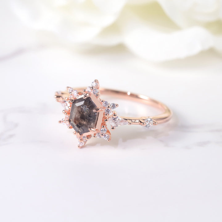 Anillo de compromiso con copos de nieve de diamantes Herkimer con sal y pimienta de Olivenorma