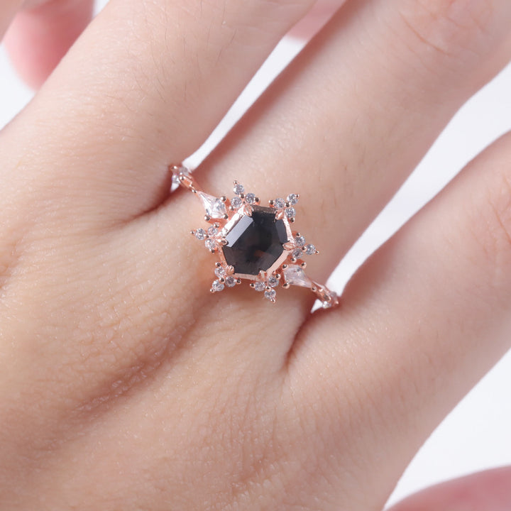 Anillo de compromiso con copos de nieve de diamantes Herkimer con sal y pimienta de Olivenorma