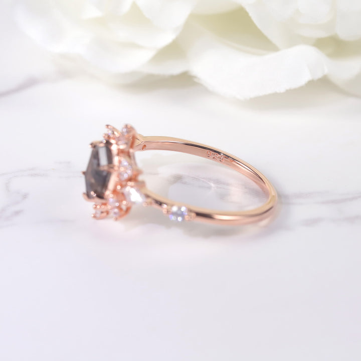 Anillo de compromiso con copos de nieve de diamantes Herkimer con sal y pimienta de Olivenorma